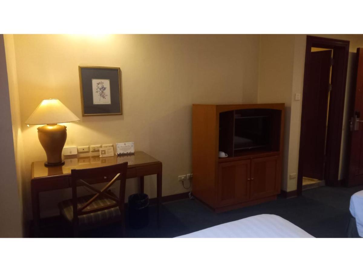 Capital O 914 Makati Palace Hotel Makati City Exteriör bild