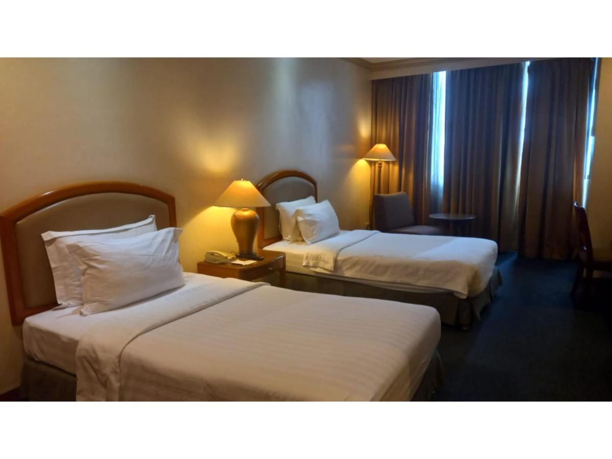 Capital O 914 Makati Palace Hotel Makati City Exteriör bild