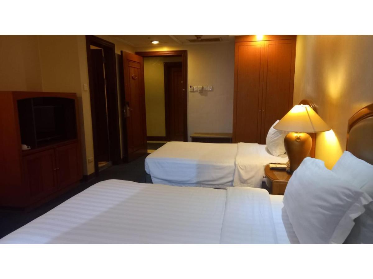 Capital O 914 Makati Palace Hotel Makati City Exteriör bild