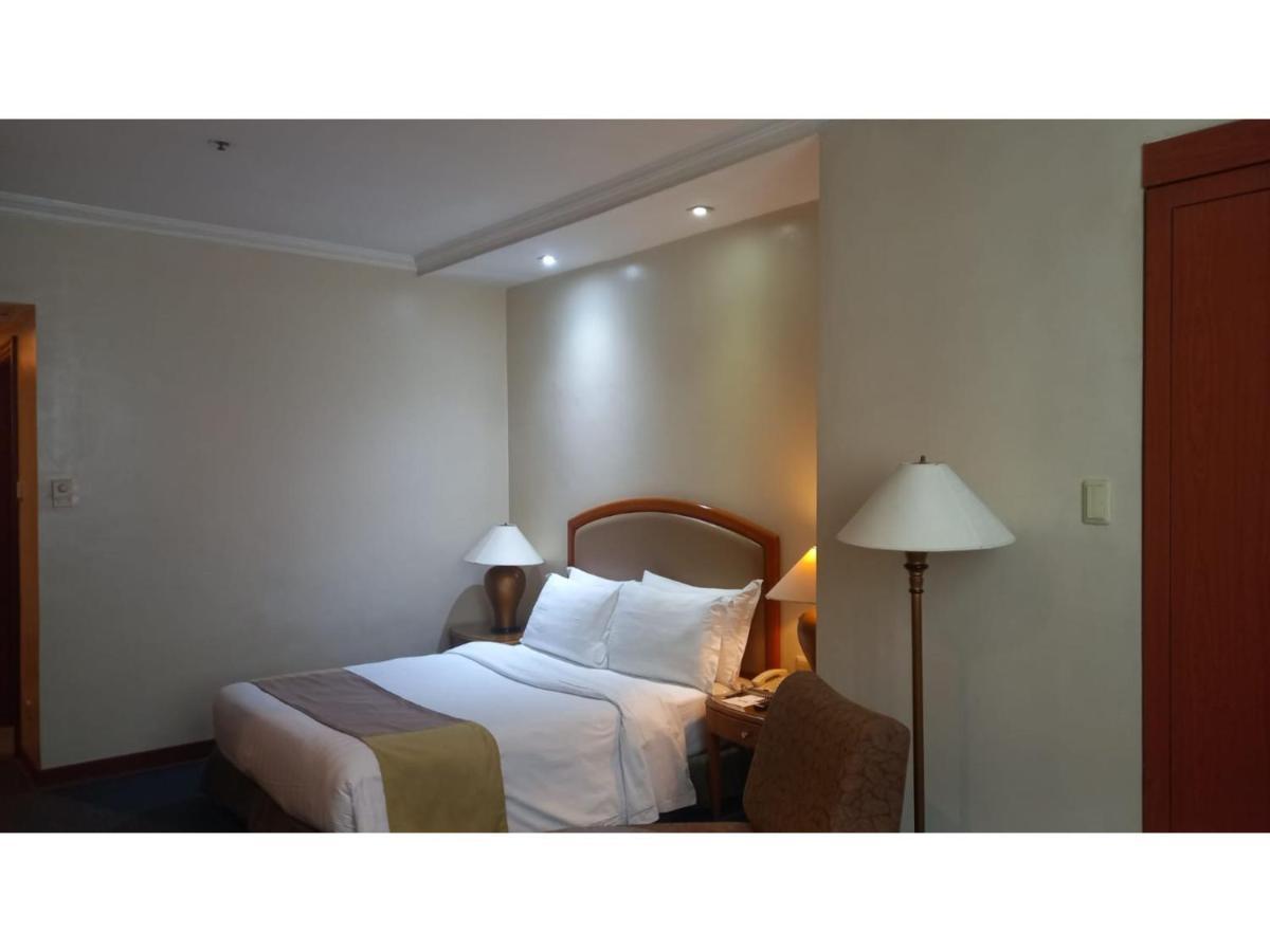 Capital O 914 Makati Palace Hotel Makati City Exteriör bild