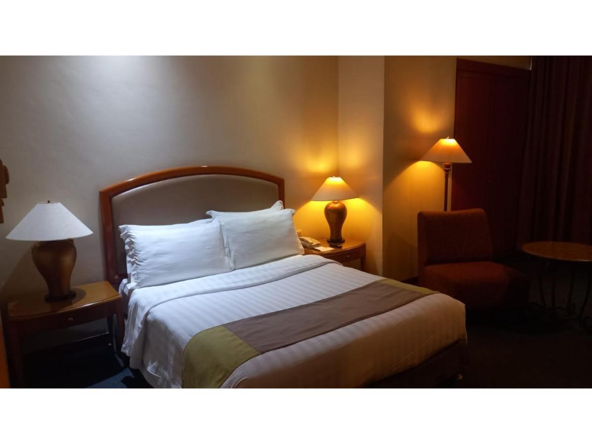 Capital O 914 Makati Palace Hotel Makati City Exteriör bild