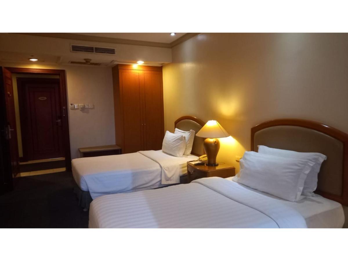 Capital O 914 Makati Palace Hotel Makati City Exteriör bild