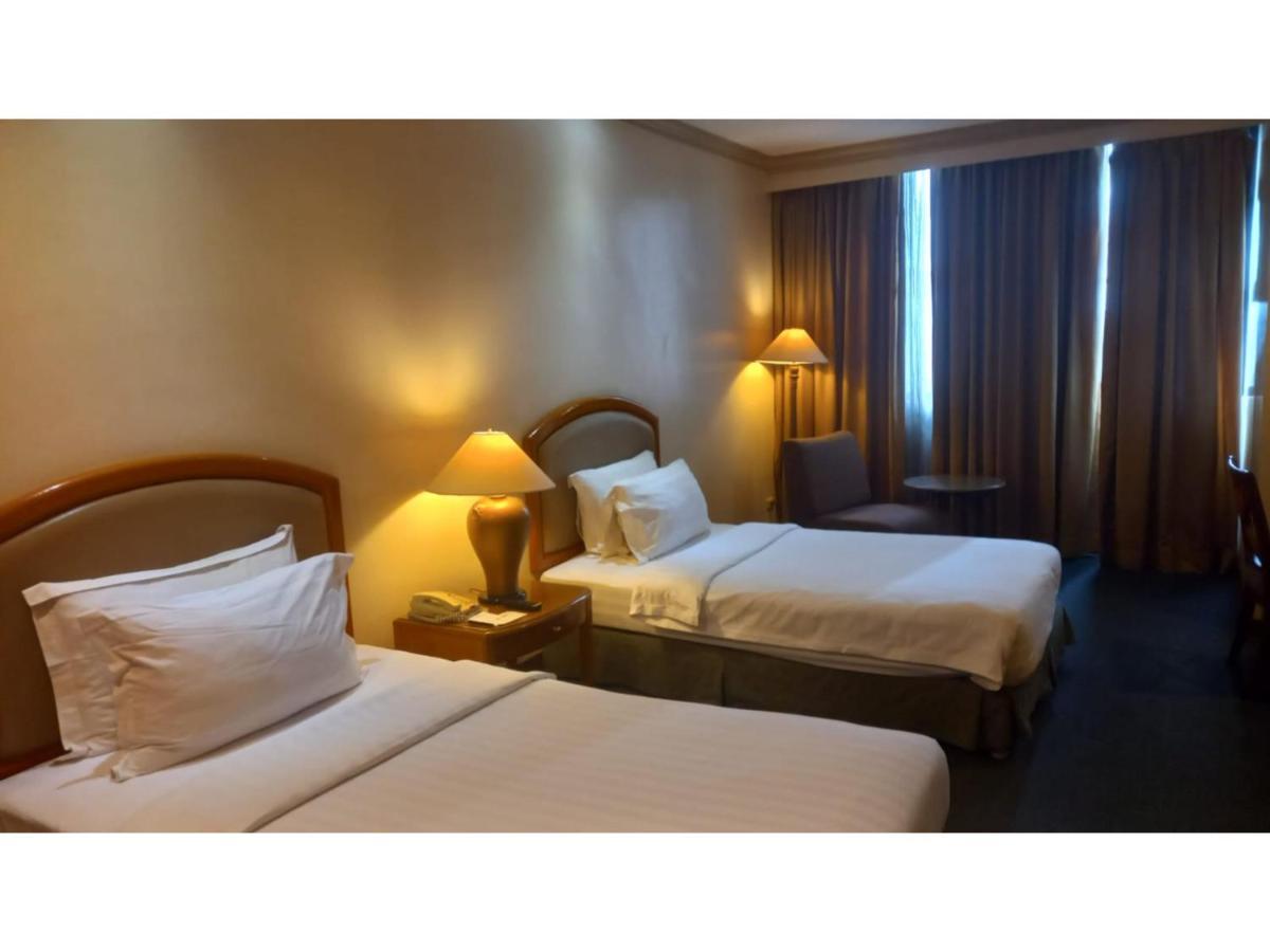 Capital O 914 Makati Palace Hotel Makati City Exteriör bild